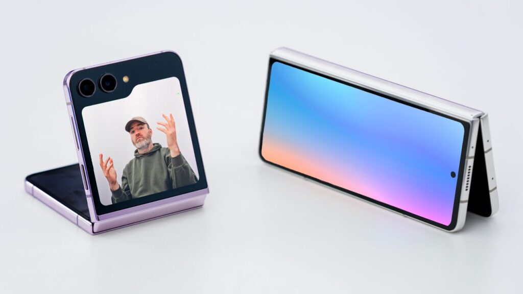 Samsung Galaxy Z Fold 5 vs Samsung Galaxy Z Flip 5 (ALL COLORS)